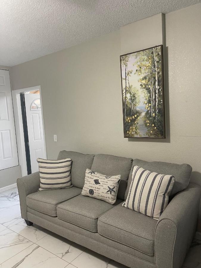 Adorable In Tampa. Holiday home *
