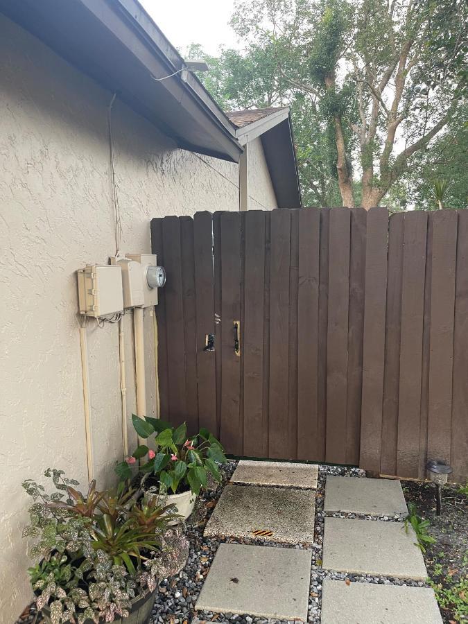 Adorable In Tampa. Holiday home *
